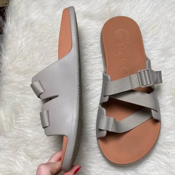 CHACO’S MENS Chillos Slides I’m Moonrock Grey and Tan - Picture 3 of 8